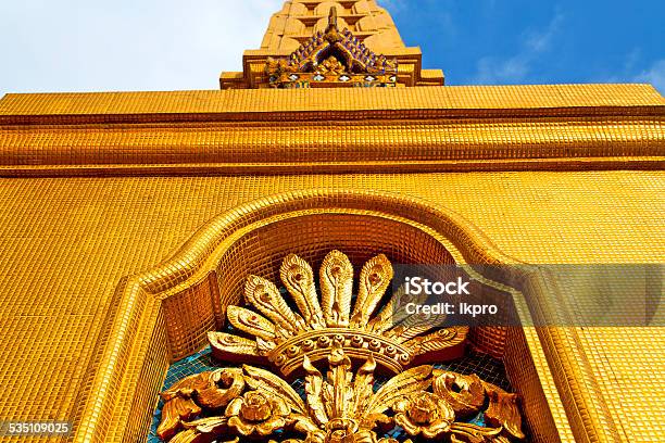 Window In Gold Temple Bangkok Sky Stock Photo - Download Image Now - 2015, Abstract, Architectural Column