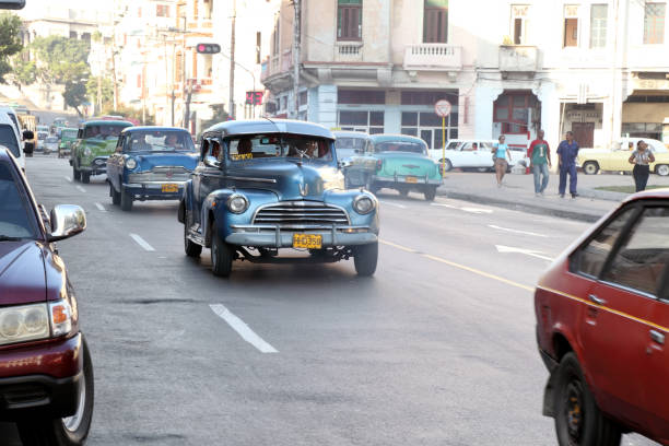 lunga vita di l'avana - chevrolet havana cuba 1950s style foto e immagini stock