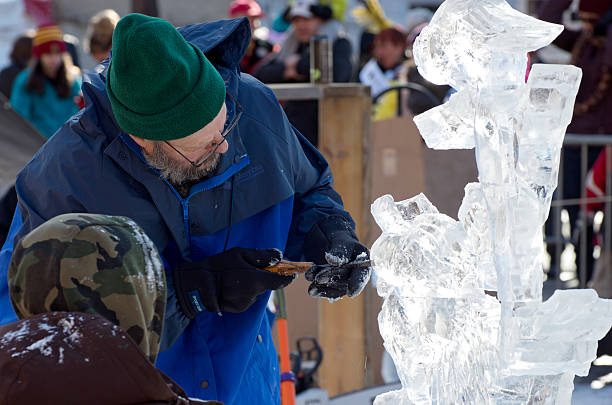 ice bildhauer und assistent im winter carnival - ice carving sculpture chisel stock-fotos und bilder