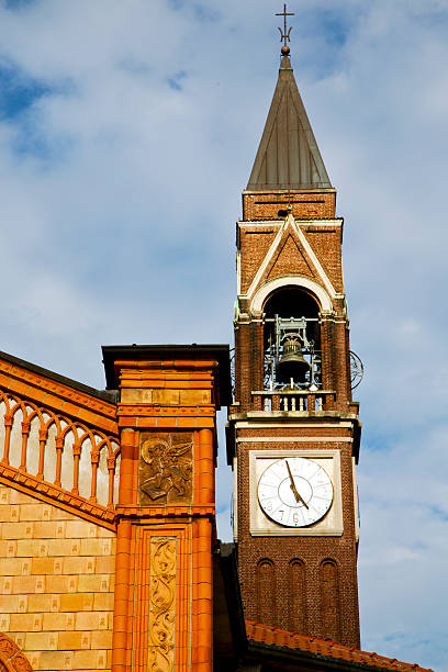 istock sunny day    milan   old abstract in  italy 535114481