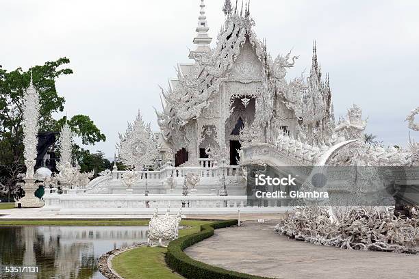 Tempio Di Chiang Rai Bianco - Fotografie stock e altre immagini di 2015 - 2015, Architettura, Arredamento