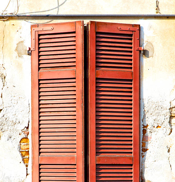 istock red window  varano  venetian blind in the concrete  brick 535191949