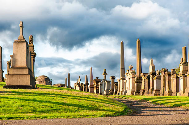 グラスゴーの墓��地遺跡です。スコットランドの古い墓地もぜひ見ましょう。 - grave cemetery celtic culture tombstone ストックフォトと画像