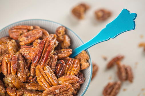 Homemade Caramelized pecans with maple syrup