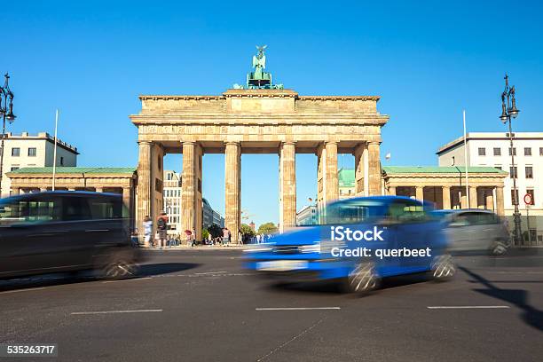 Brandenburger Tor In Berlin Stockfoto und mehr Bilder von Auto - Auto, Brandenburger Tor, 2015