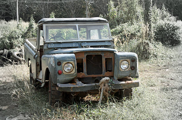 istock Rusty pick up truck without doors and grille 535281741