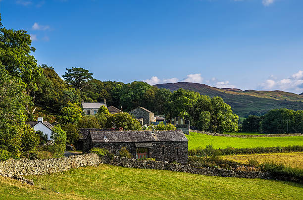 stone fienile in cumbria - barn conversion foto e immagini stock