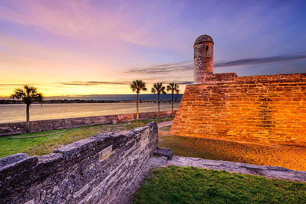 セントアウグスティン、フロリダスペインの砦 - century florida ストックフォトと画像