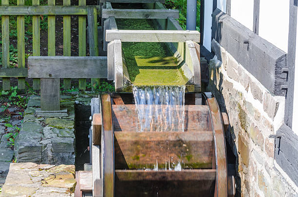 water mill wheel in betrieb - water mill energy flour stock-fotos und bilder