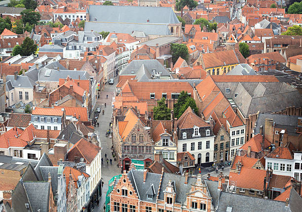 brugge tetti - bruges town hall foto e immagini stock