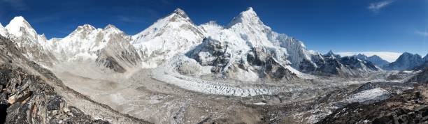 istock Beautiful view of mount Everest 535347809