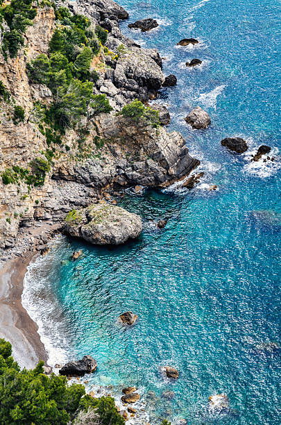 istock Rocks on the Amalfi coast 535349497