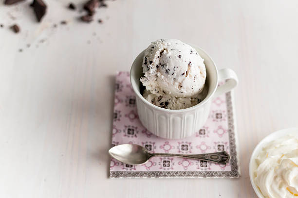 icecream stracciatella - healthy lifestyle cranberry healthy eating milk shake foto e immagini stock