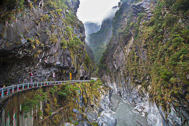 parque nacional de gorge taroko - parque nacional de gorge taroko fotografías e imágenes de stock