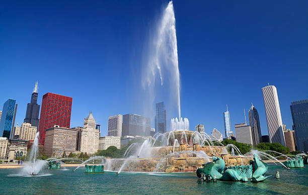 istock Chicago skyline and Buckingham Fountain 535398992