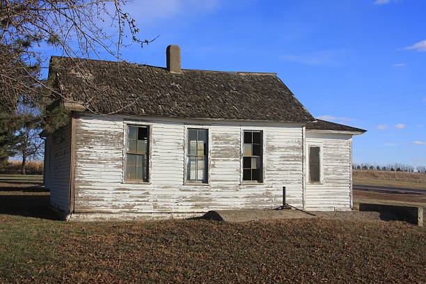 istock Abandoned Iowa Country School 535399063