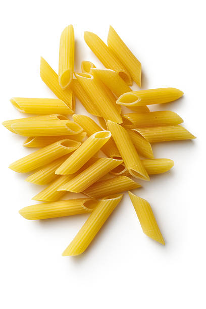 ingredienti italiani: penne - italian cuisine dry pasta directly above foto e immagini stock