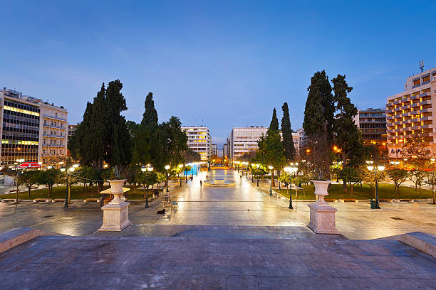 la place syntagma, athènes. - syntagma square photos et images de collection