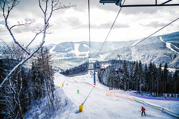 istock Ski trail in the mountains 535402154