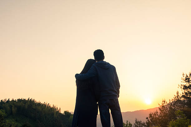 istock Couple in the mountains 535406376