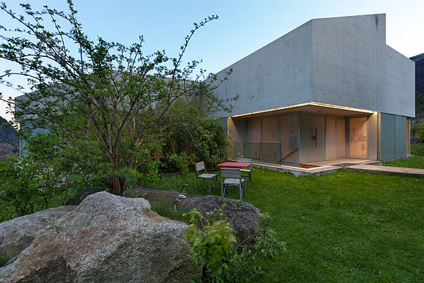 istock concrete house, exterior 535423108