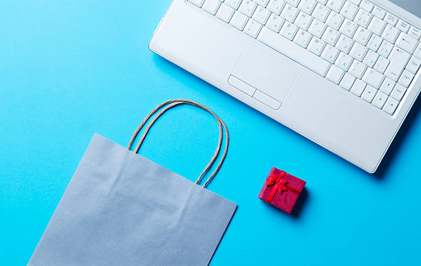 istock gift, shopping bag and laptop 535424552