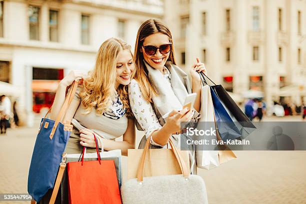Summer Shopping Stock Photo - Download Image Now - Shopping, Retail, Women  - iStock