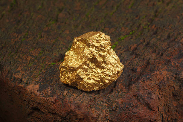 nugget gold Closeup of big gold nugget goldco precious metals complaints stock pictures, royalty-free photos & images