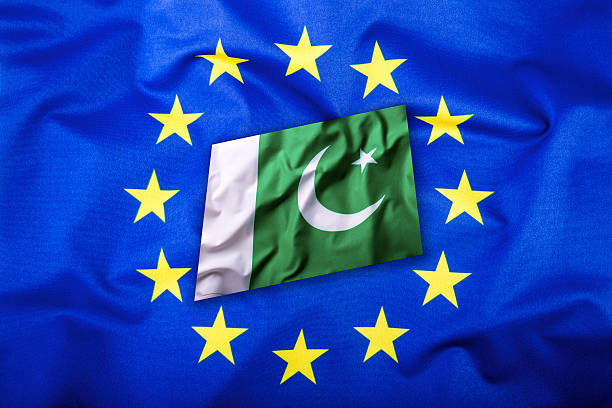 drapeaux du pakistan et le union européenne. le pakistan drapeau - currency exchange global finance currency european union currency photos et images de collection