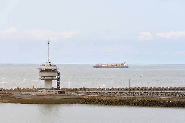 zeebrugge torre de controlo do porto - control harbor airport tower imagens e fotografias de stock