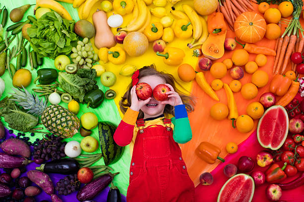 здоровые фрукты и овощной питание для детей - concepts food lettuce bean стоковые фото и изображения