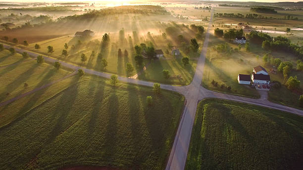 magical sunrise through ground fog with long shadows and sunbeams - boerderij stockfoto's en -beelden
