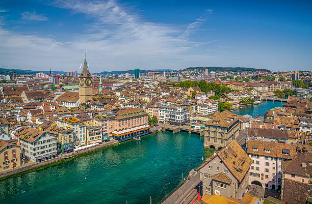 vista aerea di zurigo e il fiume limmat, svizzera - grossmunster cathedral foto e immagini stock