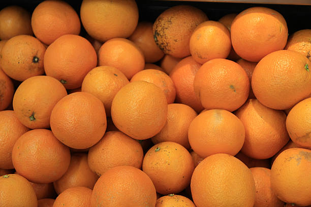 istock Pile of fresh oranges 535472462