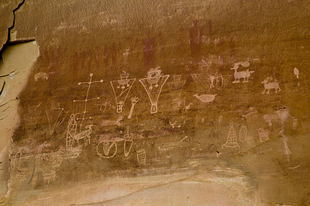 istock Pictographs and Petroglyphs 535473570