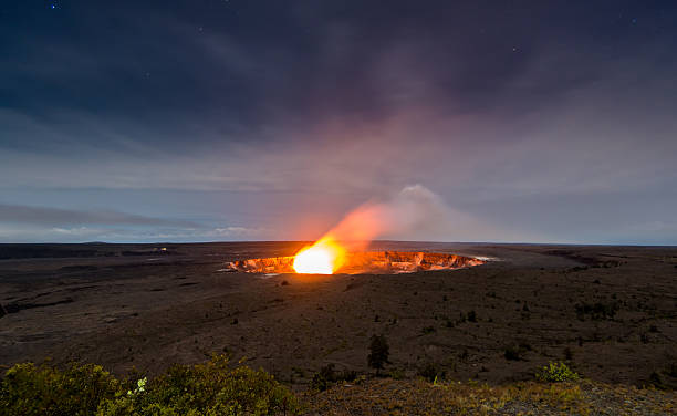 halemaumau crater - pelé стоковые фото и изображения