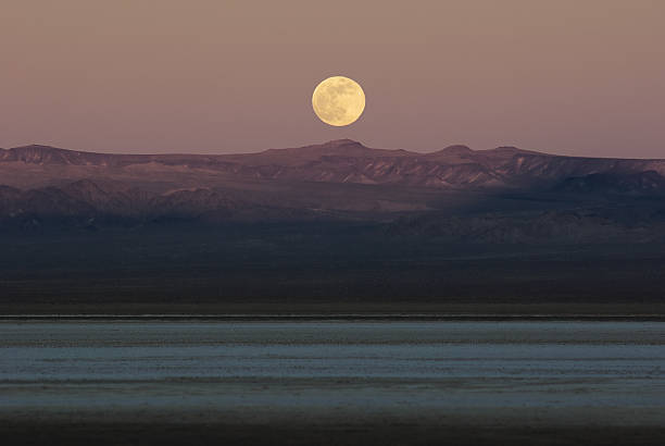 istock Mojave Desert Full Moon Rising 535476681