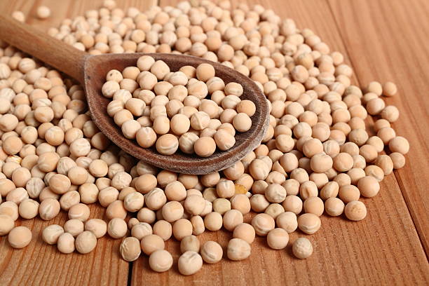 istock Whole yellow peas in wooden spoon 535477082