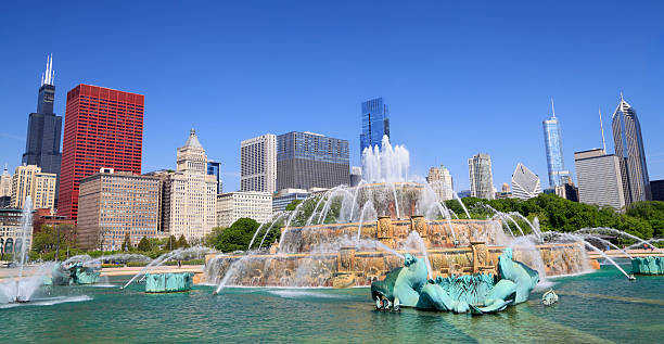 istock Chicago skyline and Buckingham Fountain 535478514