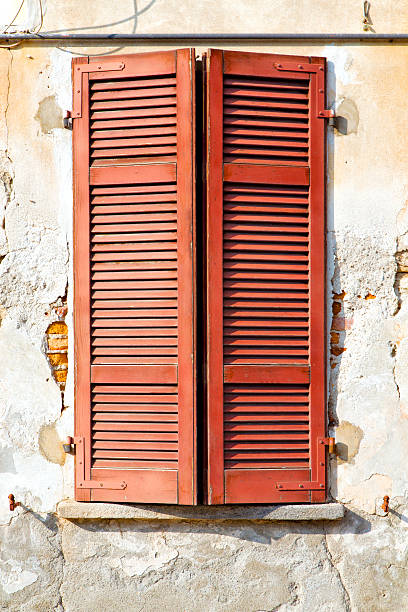 red window  varano  venetian blind in the concrete  brick