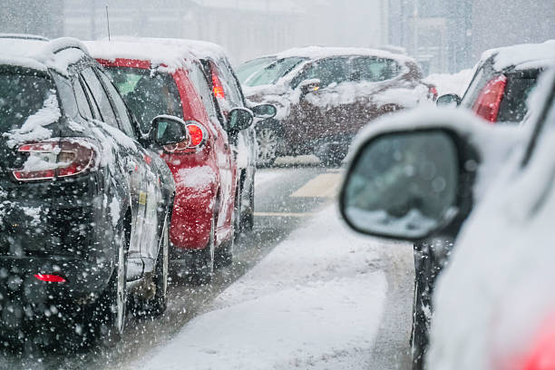istock Snowy European day traffic 535492509