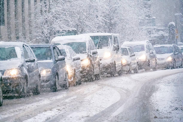 istock Snowy European day traffic 535492525