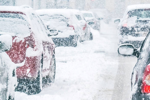 istock Snowy European day traffic 535492527