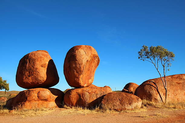 デビルズ・マーブルズ,オーストラリアのアウトバック - devils marbles ストックフォトと画像