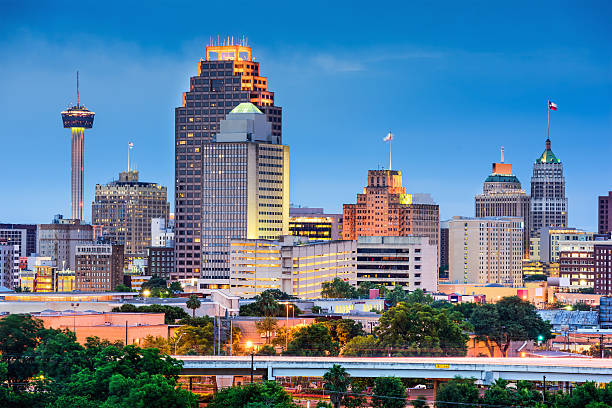 edificios de la ciudad de san antonio - texas fotografías e imágenes de stock