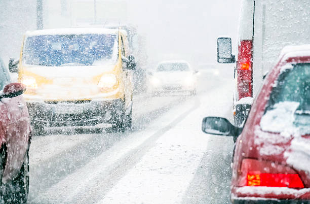 istock Snowy European day traffic 535513441