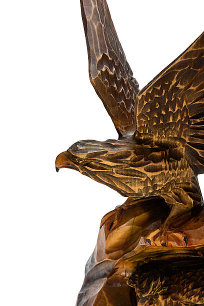 eagle esculpido em madeira. - artificial wing wing eagle bird - fotografias e filmes do acervo