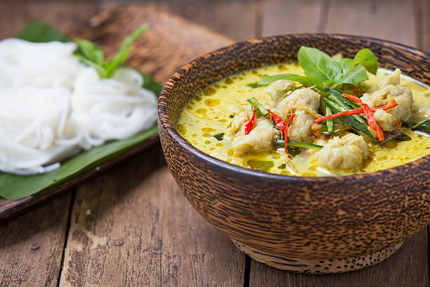 istock Green curry  with fermented rice flour noodles. 535514496