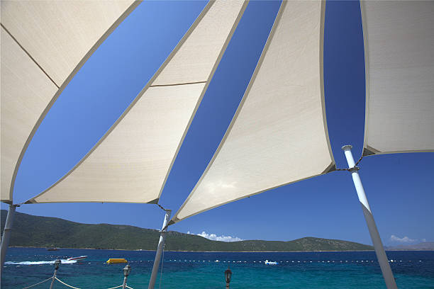 sonne shade segel - shade sail awning textile stock-fotos und bilder