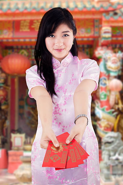 istock Chinese girl showing envelope in shrine 535553263